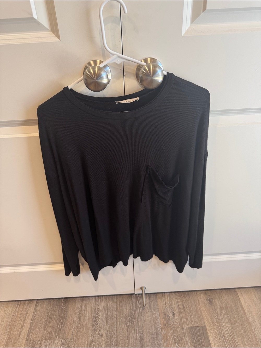 Zenana Outfitters Black Long-Sleeve Pocket Tee